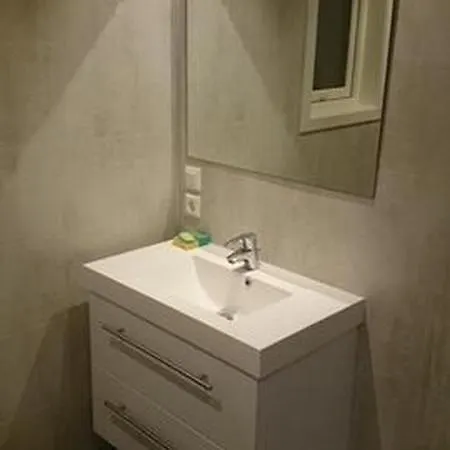 Homestay Private In Shared House 2baths For Ons